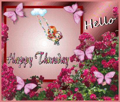 Dzieci na huśtawce szczęśliwego czwartku